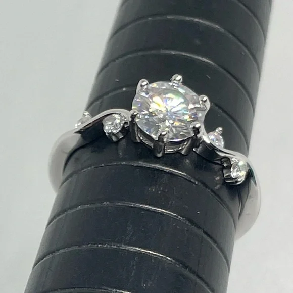 1 ct Moissanite Sterling Silver Ring - Picture 2 of 8